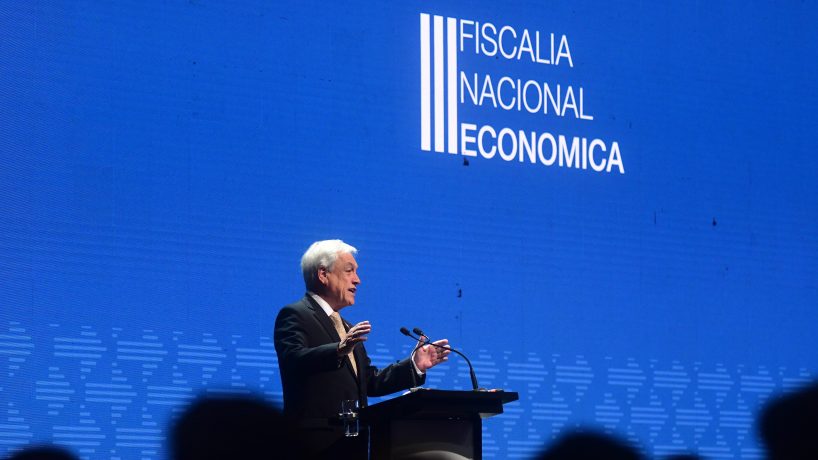 Presidente destaca mayor dinamismo de la economía en seminario en La Moneda