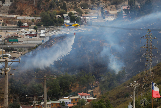 Onemi declara Alerta Roja en Viña del Mar por incendio en población Las Pataguas