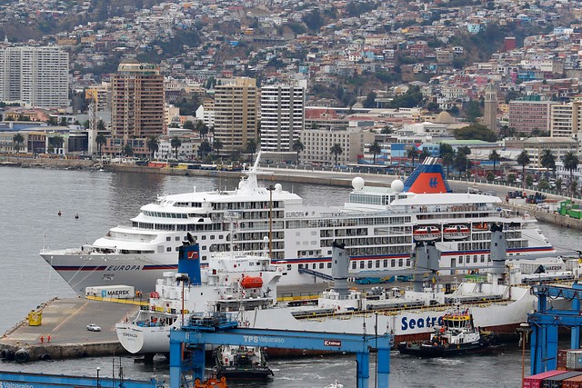 MS Europa marca el reinició de las atenciones a cruceros en puerto de Valparaíso