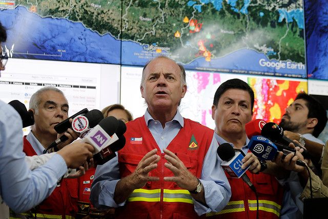 Ministro Walker pide a la ciudadanía mayor apoyo para prevención de incendios