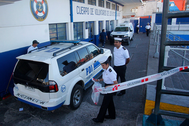 Encuentran un cuerpo flotando cerca de roqueríos en Viña del Mar