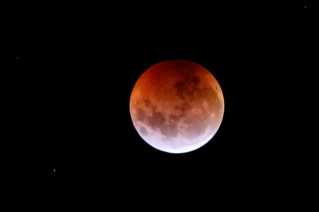 “Superluna de sangre” y eclipse se observaron simultáneamente en todo el país