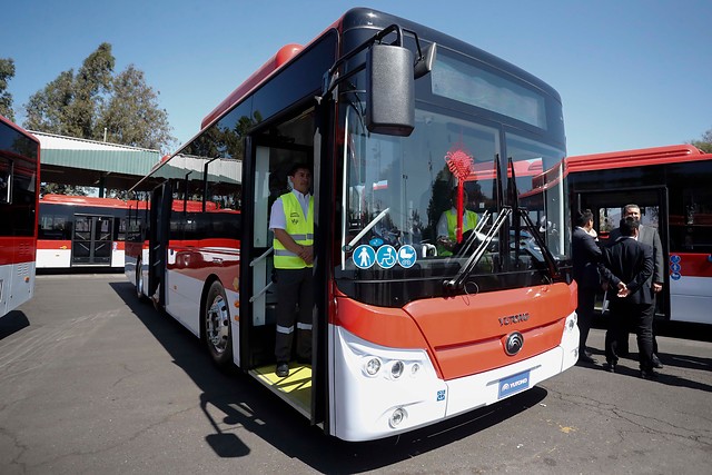 Proyecto castiga con hasta 3 años de cárcel a quienes dañen buses o paraderos