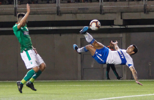 Un golazo de Edson Puch iluminó a la UC contra Audax Italiano