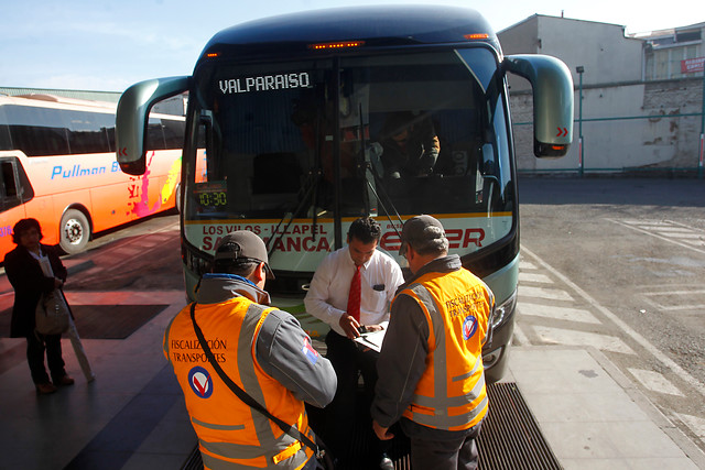 Gobierno llama a empresas de buses interurbanos a respetar descansos de choferes