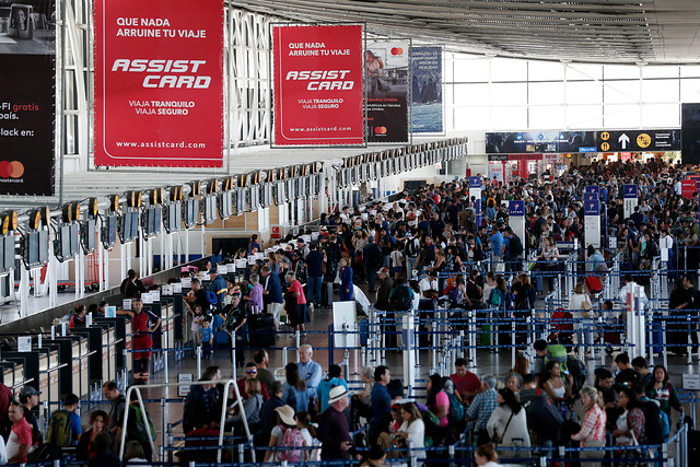 Entregan medidas de contingencias del aeropuerto de Santiago para semana santa