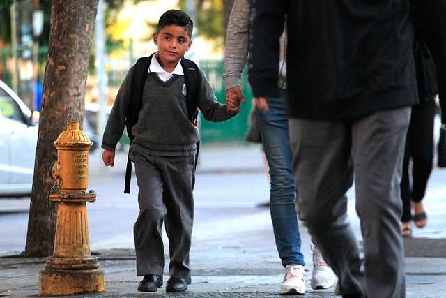 5.700 niños aún no comienzan año escolar ya que no quedaron en colegio deseado