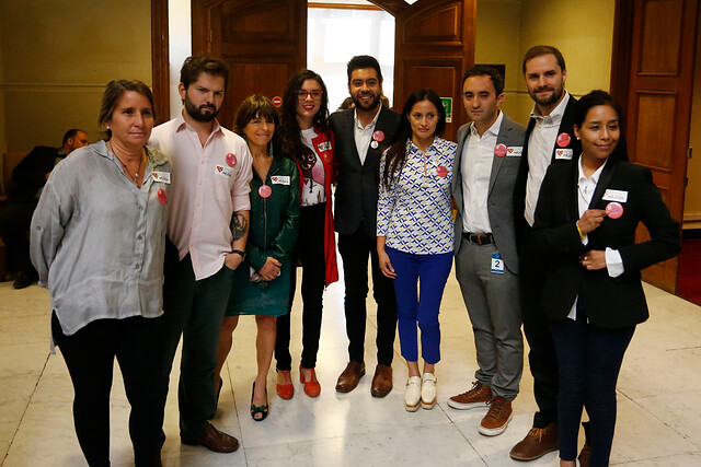 Diputados realizaron minuto de silencio por niños fallecidos por el bullying