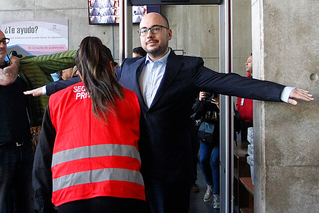 Nicolás López al llegar a su formalización: “Vengo a demostrar que soy inocente”