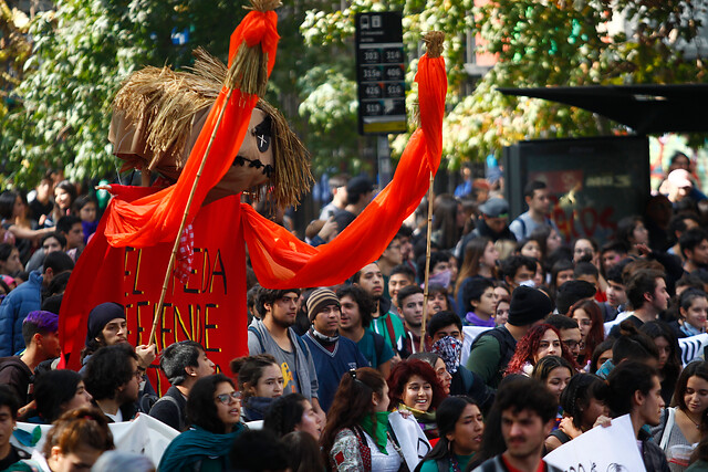 Primera marcha estudiantil del año termina con violentos incidentes:17 detenidos