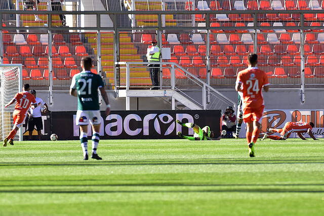 Cobreloa aplastó a Wanderers y escaló a la cima de la Primera B