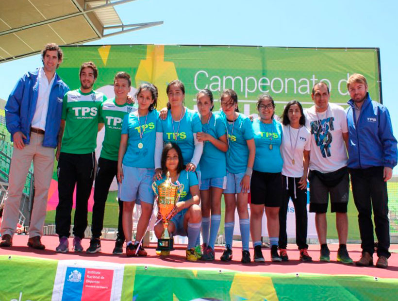 Colegios de Valparaíso contarán con escuelas de fútbol