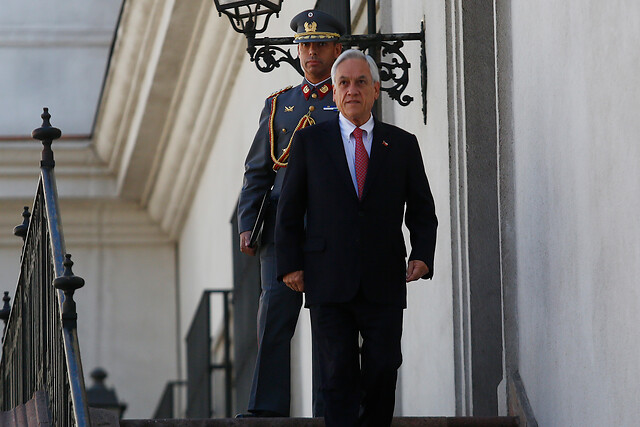 Encuesta Criteria: Aprobación a Piñera subió a 36% y rechazo bajó a 50% en abril