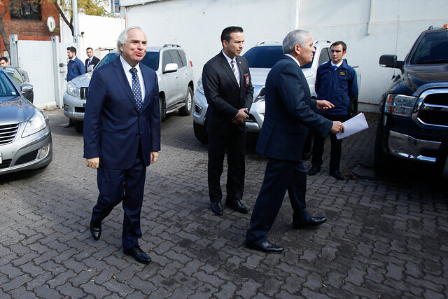 Ministro Chadwick defiende actuar de Carabineros en el Instituto Nacional