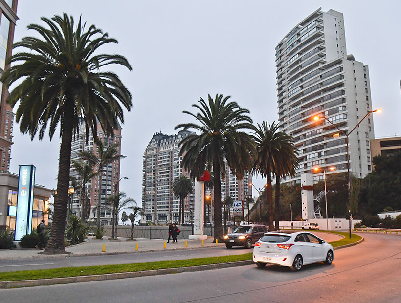 Viña del Mar: apuntan a familia para robarle su auto