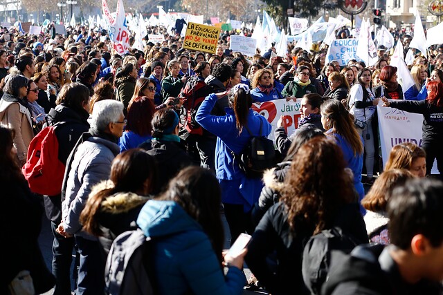 Trabajadoras de la Junji marcharon contra el lucro en la educación parvularia