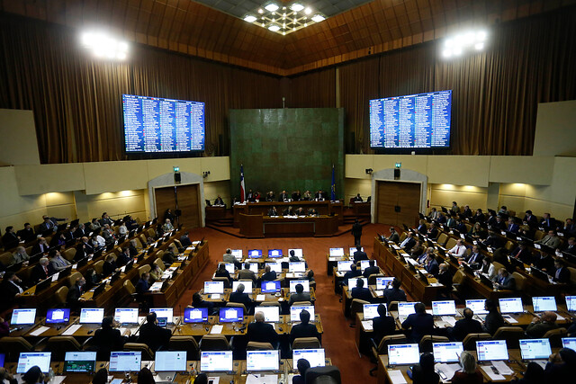 Cámara baja aprobó parte del petitorio de los profesores y norma pasó al Senado