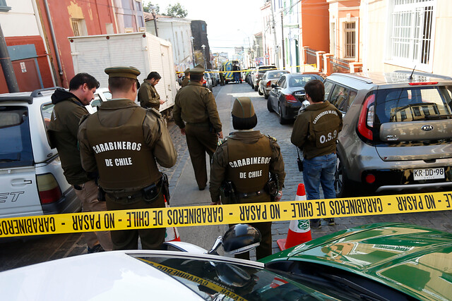 Matan a turista canadiense en Valparaíso frente a su hija y esposa para robarle