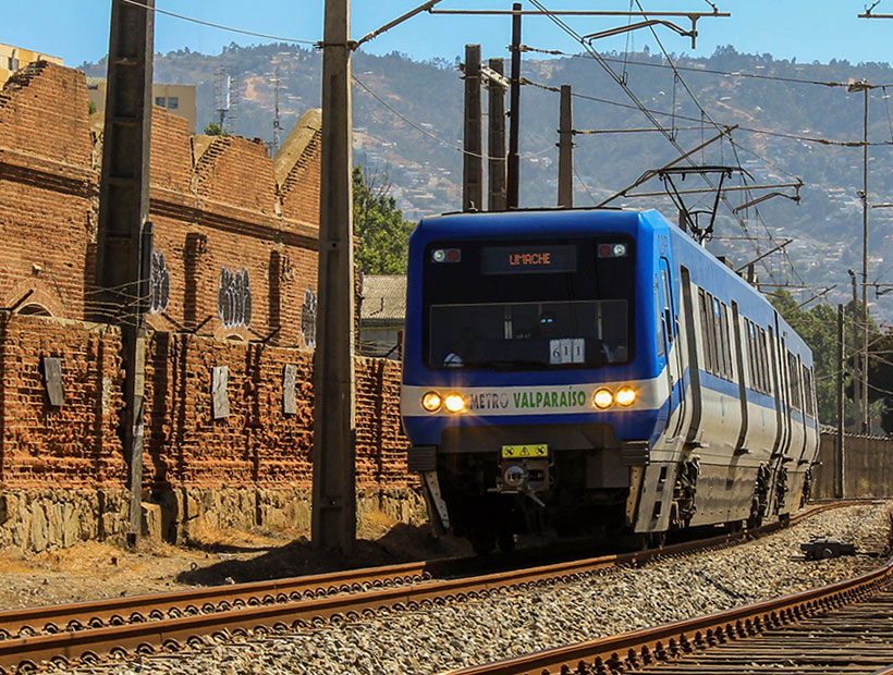 Metro Valparaíso: Buses acercarían a la gente desde los cerros hasta las estaciones