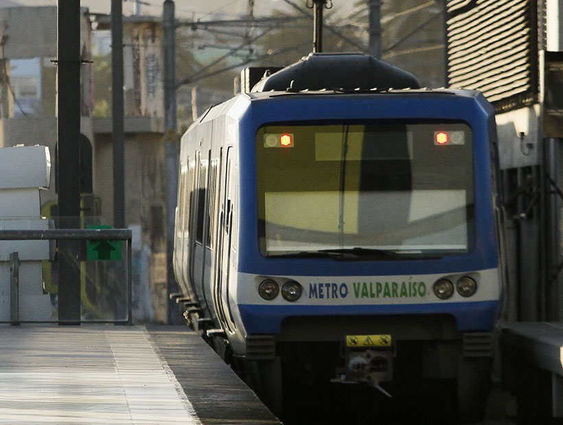 Valparaíso: Servicio de Metro suspendido en horario punta por procedimiento de rescate