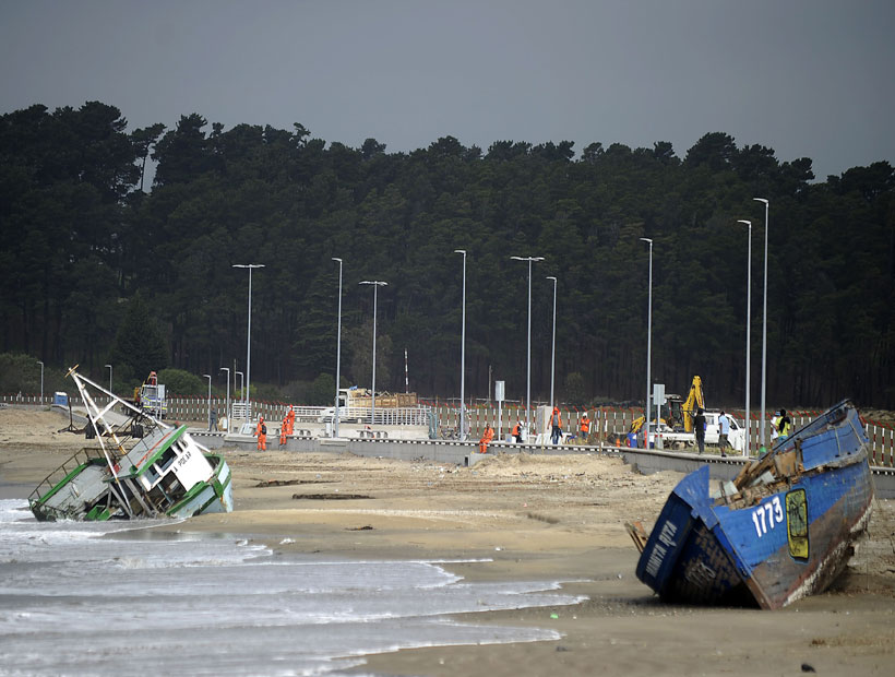 Indagan causas de mancha aparecida en playa de Loncura