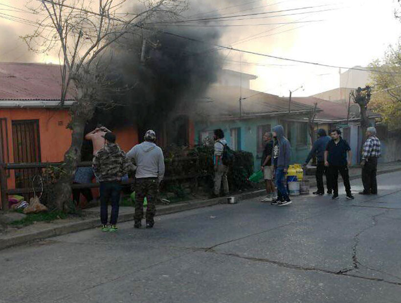 Valparaíso: Incendio consumió una vivienda en el cerro Esperanza