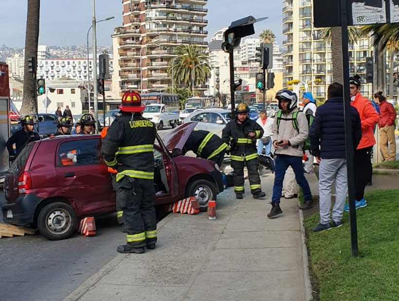 Viña del Mar: colisión dejó dos lesionados