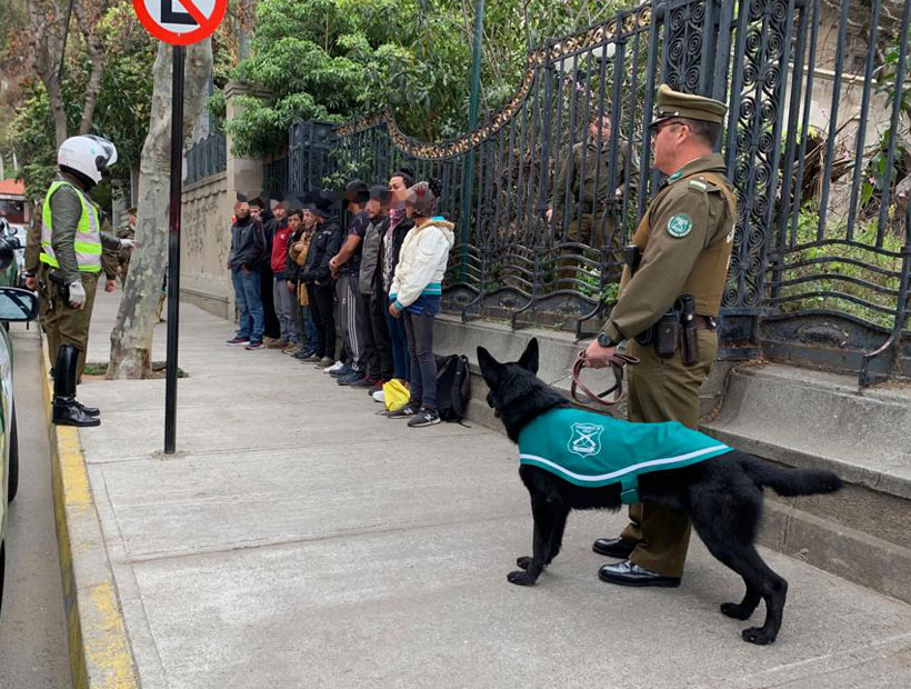 Trece detenidos dejó desalojo de la Casa Italia en Viña del Mar