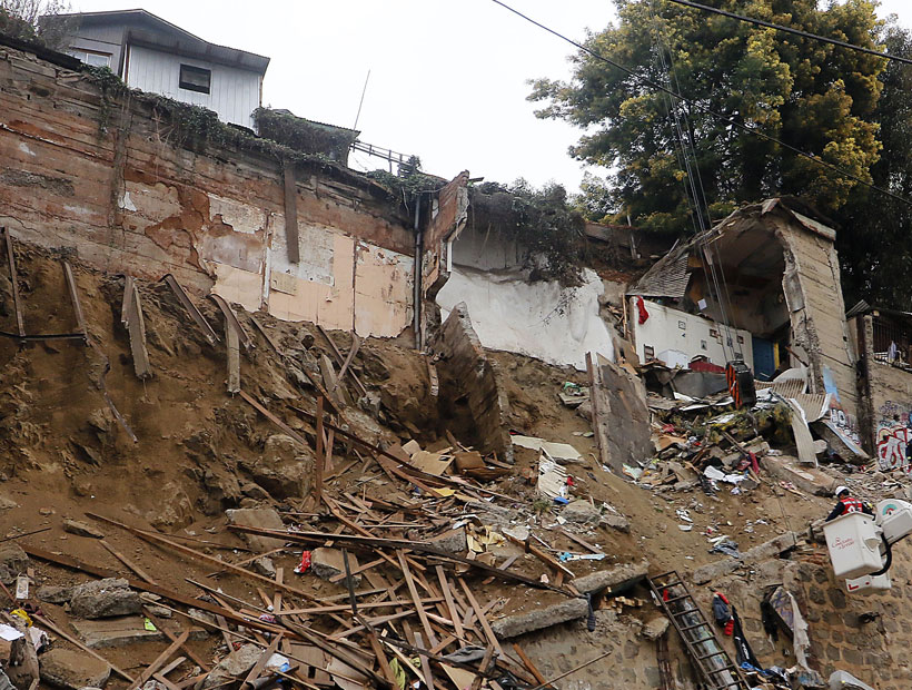 Derrumbe de Valparaíso: determinan que había “material de relleno saturado”