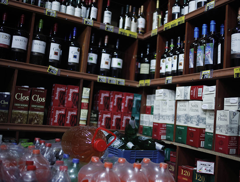 Valparaíso: detectan superávit de 184 patentes de alcohol