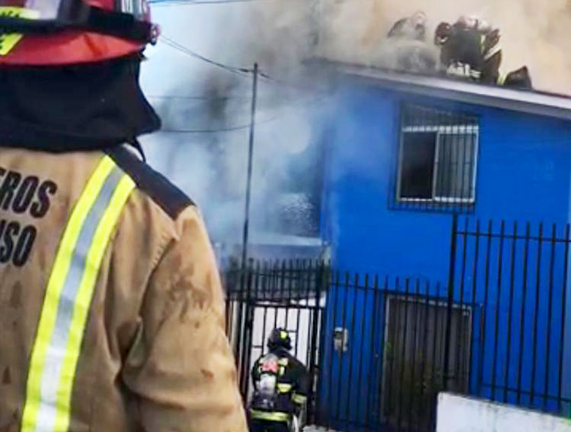 Valparaíso: una vivienda y un almacén fueron consumidos por un incendio