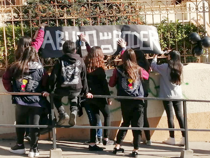 Cerro Alegre: Estudiantes del colegio Misericordia paralizaron por salida del director