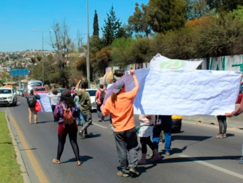 Carabineros detienen a vecinos de Paso Hondo por realizar protesta medioambiental