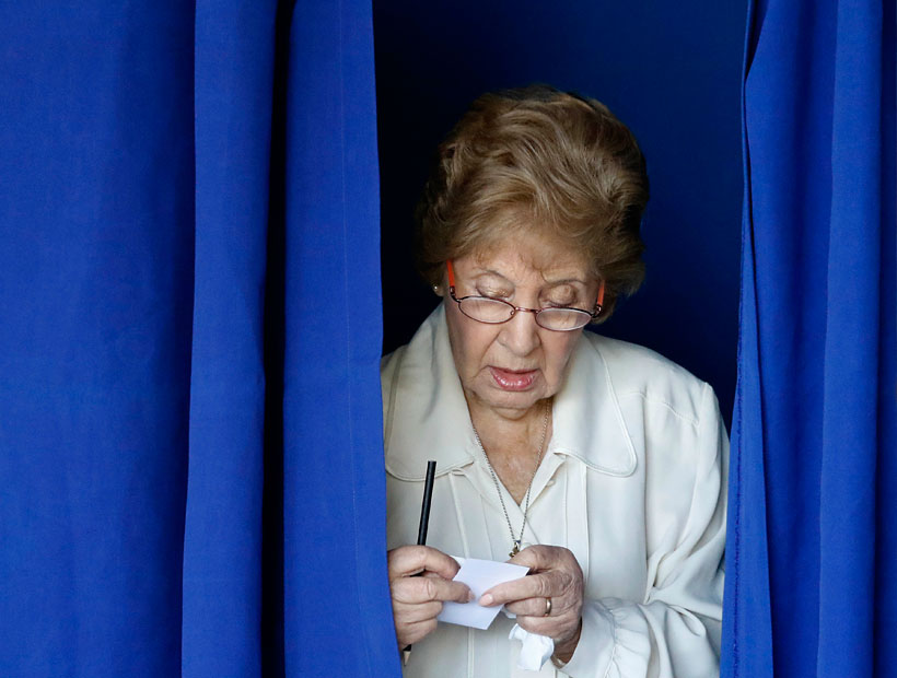 Aprueban proyecto que rebaja la edad para votar