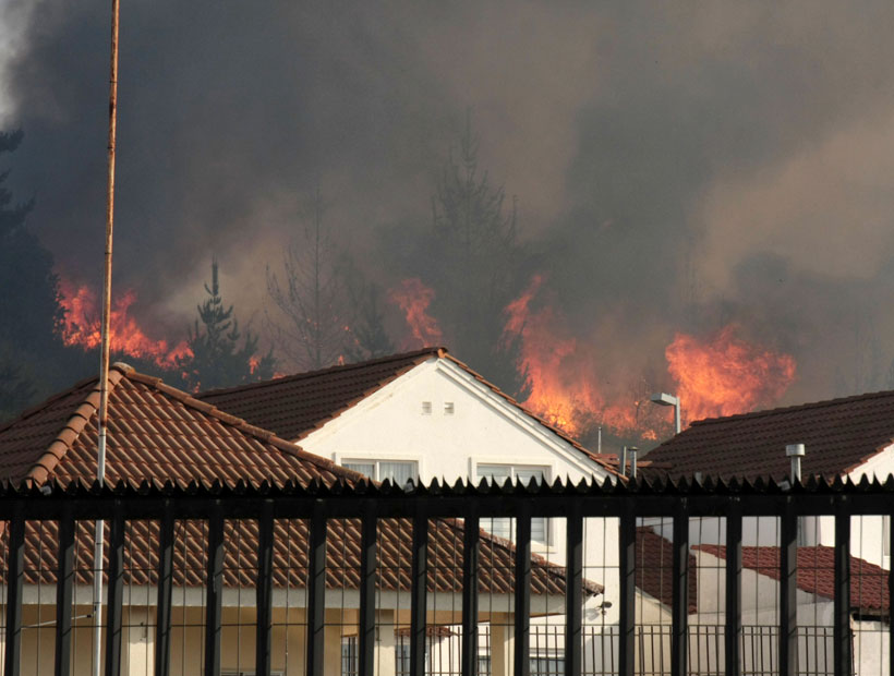 Planean que las juntas de vecinos combatan con los incendios