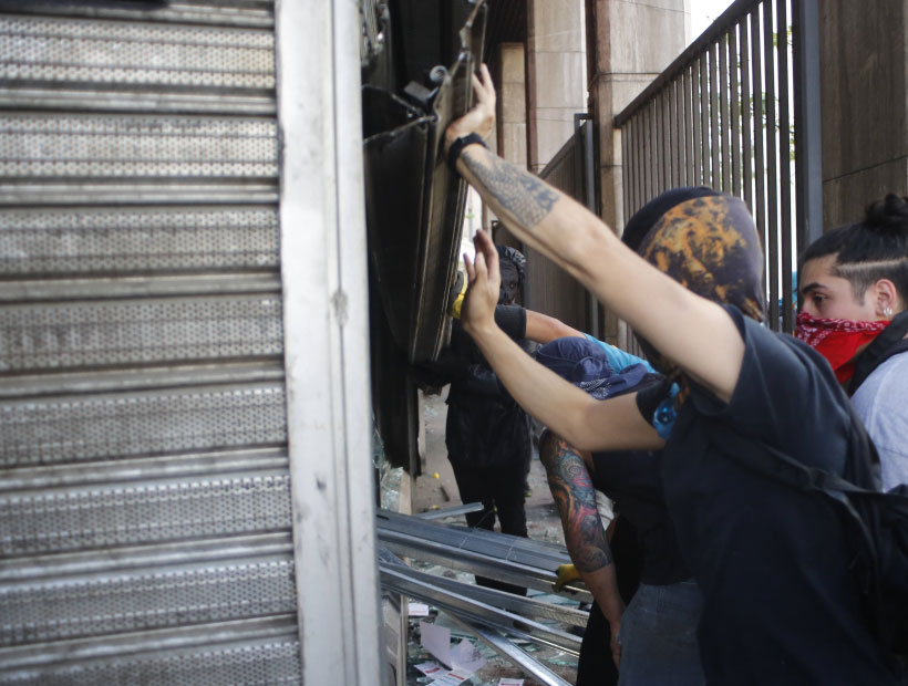 Valparaíso: Ofrecen asesorías gratuitas a locales víctimas de saqueos y destrozos