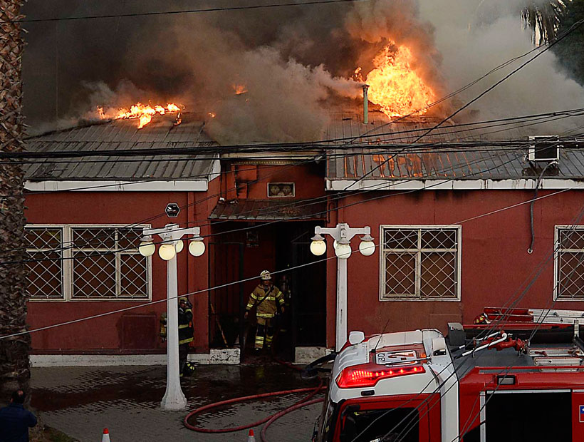 Quilpué: Gobierno denuncian a dos imputados por incendio en la municipalidad