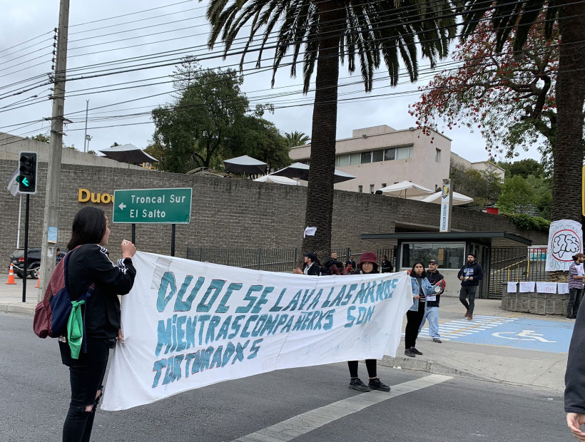 Estudiantes se manifiestan por el nulo apoyo” ante sus compañeros que denunciaron violaciones en los derechos humanos