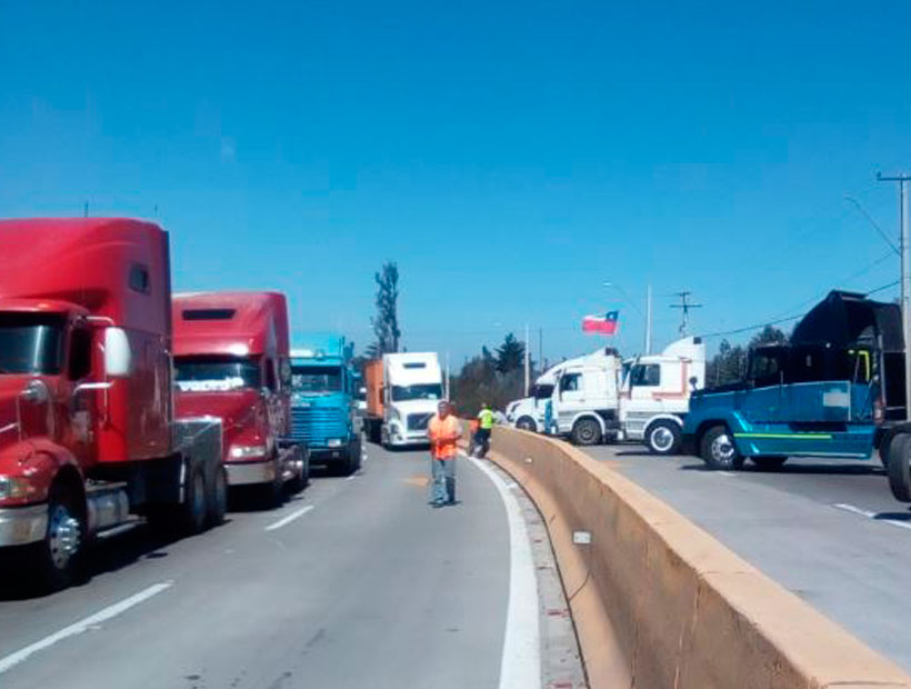 Valparaíso: Anuncian denuncia a camioneros por bloqueo en el sector de La Pólvora