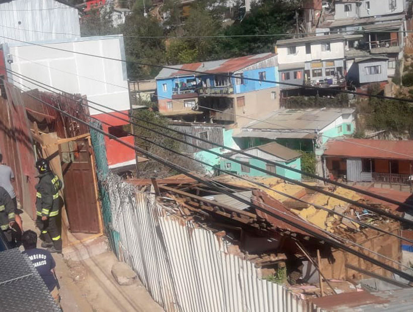 Valparaíso: Vivienda se derrumbó en Cerro Larraín