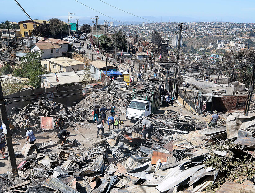 Valparaíso: Serviu estudia proyecto para trasladar a damnificados