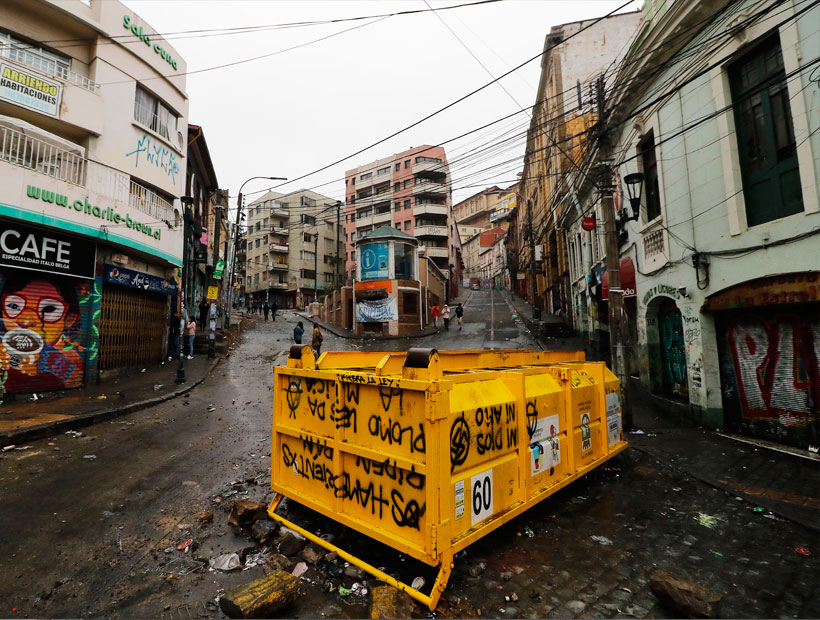 Valparaíso: profesor continúa grave después del impacto de una bomba lacrimógena