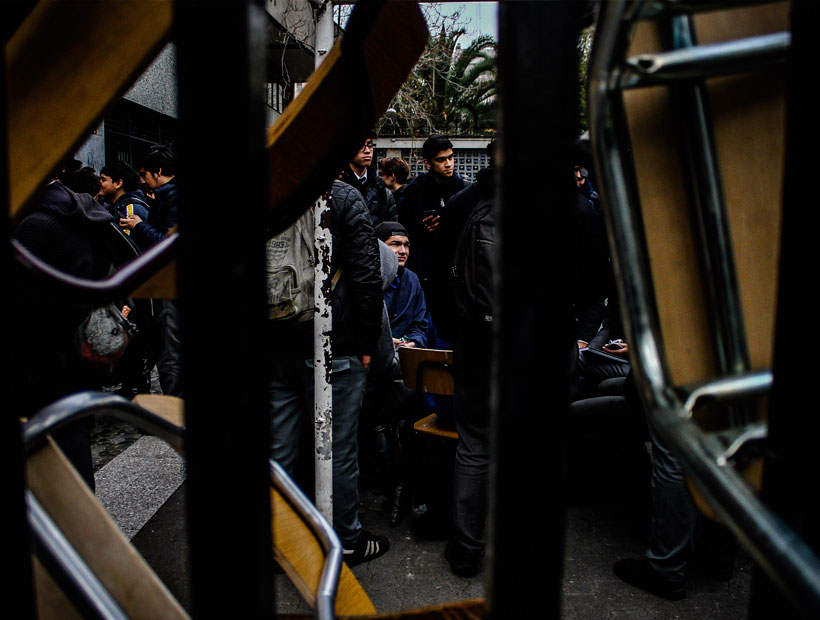 Viña del Mar: Encapuchados boicotean PSU en Liceo Bicentenario