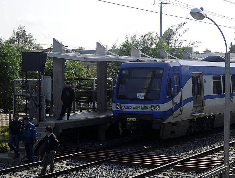 En Villa Alemana el tribunal condenó a joven por rayar el Metro