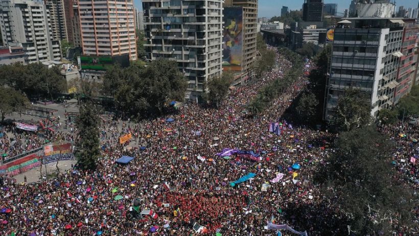 Karla Rubilar no comparte cifra de Carabineros y cifra en “800 mil” las asistentes a la marcha