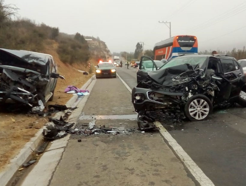 Accidente vehicular en Ruta Lo Orozco deja a dos personas con riesgo vital y tres lesionados