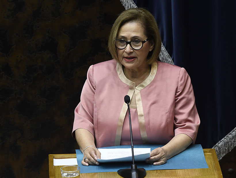 Adriana Muñoz se convierte en la segunda mujer en ser presidenta del Senado de Chile