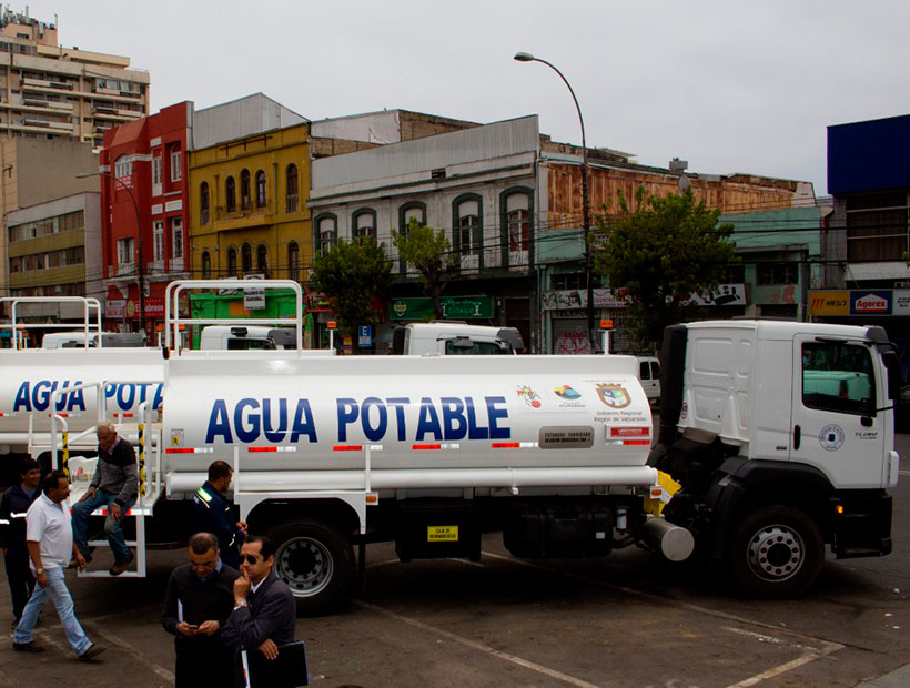 Valparaíso mejorará los caminos para garantizar la entrega de agua en camiones aljibes