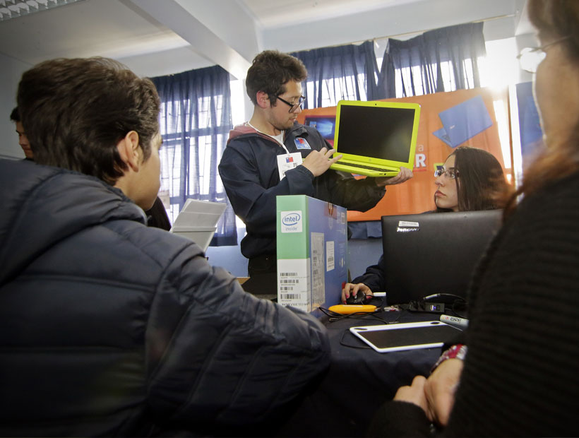 Solicitan adelantar la entrega de computadores en colegios debido a la suspensión de clases