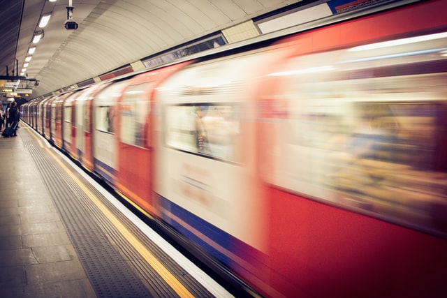 Una persona fue registrada viajando en el techo de un vagón del metro de Valparaíso